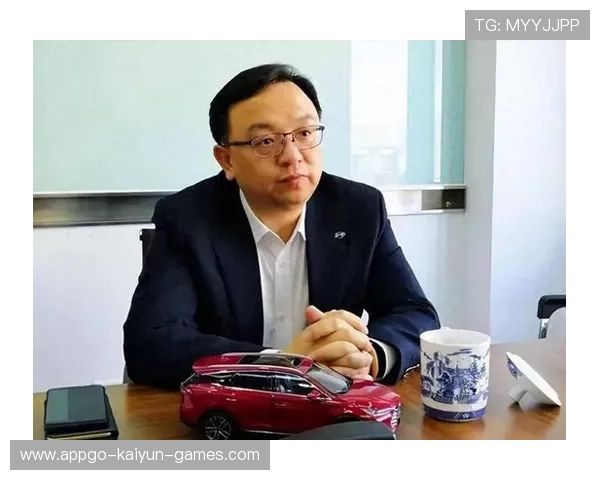 王传福财富超千亿，巴菲特为何转身？，巴菲特和王传福的照片